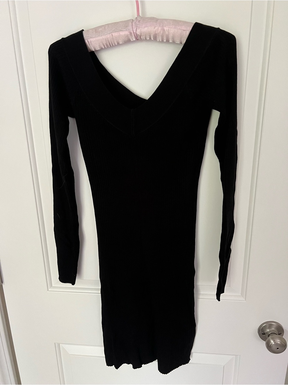 H&M Black Long-Sleeve V-Neck Ribbed Dress